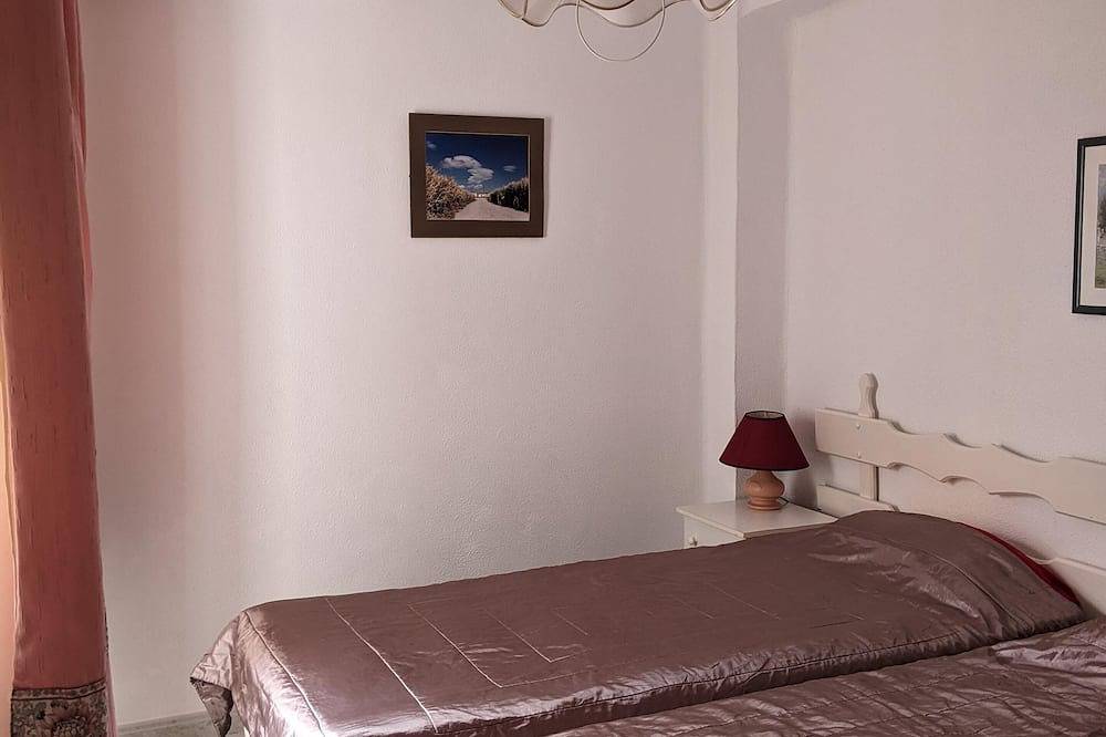 Entire apartment, Cool and cosy apartment - fantastic location in Nerja Centre, Nerja