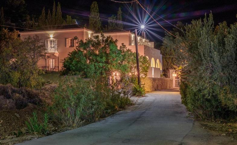 Chambre d’hôte pour 2 personnes, avec jardin ainsi que vue et piscine dans Spetses - 3