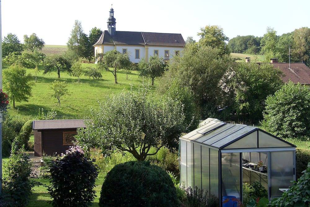 Ganze Wohnung, Ruhige Ferienwohnung mit Garten und Blick zur Wallfahrtskirche in Ebensfeld, Oberes Maintal - Coburger Land