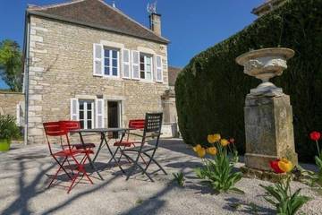 Gîte pour 2 personnes, avec jardin à Fontaines (Saône-et-Loire)