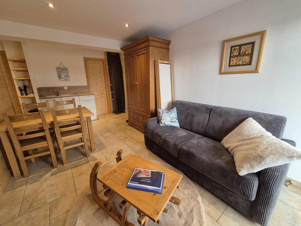 Estudio entero, Apartamento renovado de 1 dormitorio con balcón, estacionamiento y wifi centro estación in Les Carroz, Arâches-la-Frasse