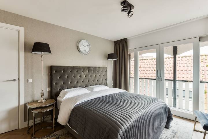 Hotel aan de Haven in Volendam, Markermeer