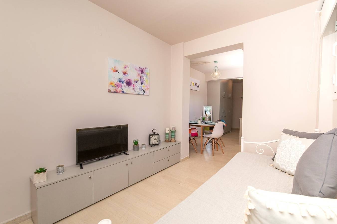 Geheel appartement, Appartement 'Mantisses Studio' met gedeeld terras, draadloos internet en airconditioning in Kalamata, Messenia