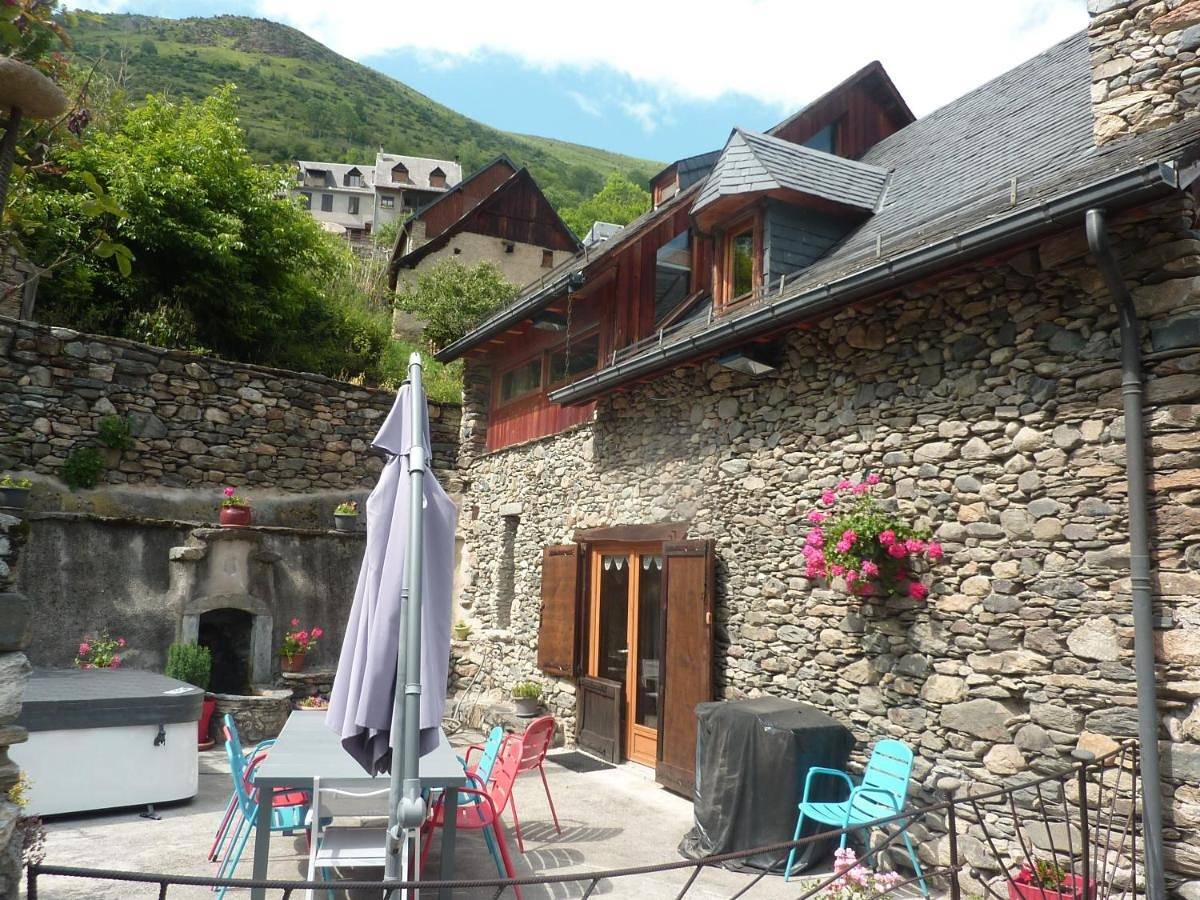 Holiday Home in Saint-Aventin, Pyrénées