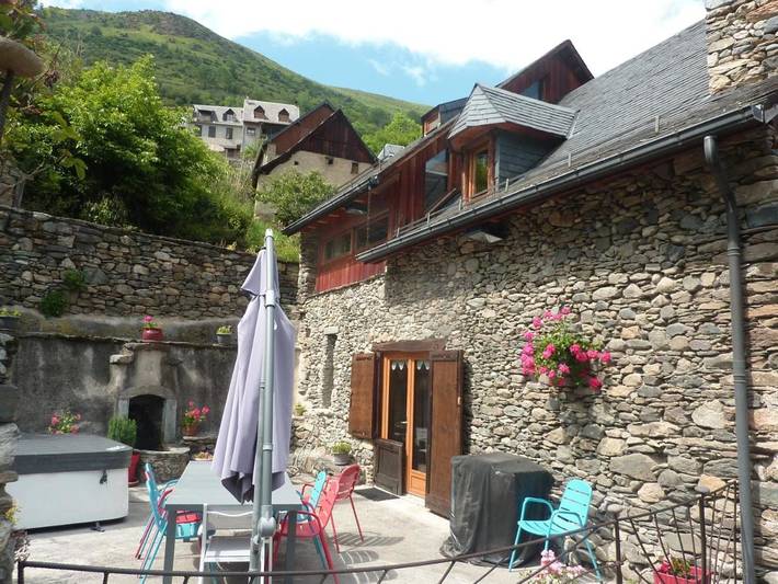 Location de vacances pour 8 personnes, avec Balcon et Jacuzzi ainsi que Terrasse et Jardin à Saint-Aventin