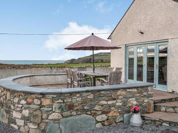 Holiday Rental for 8 People in Isle of Anglesey, North-Wales, Photo 1