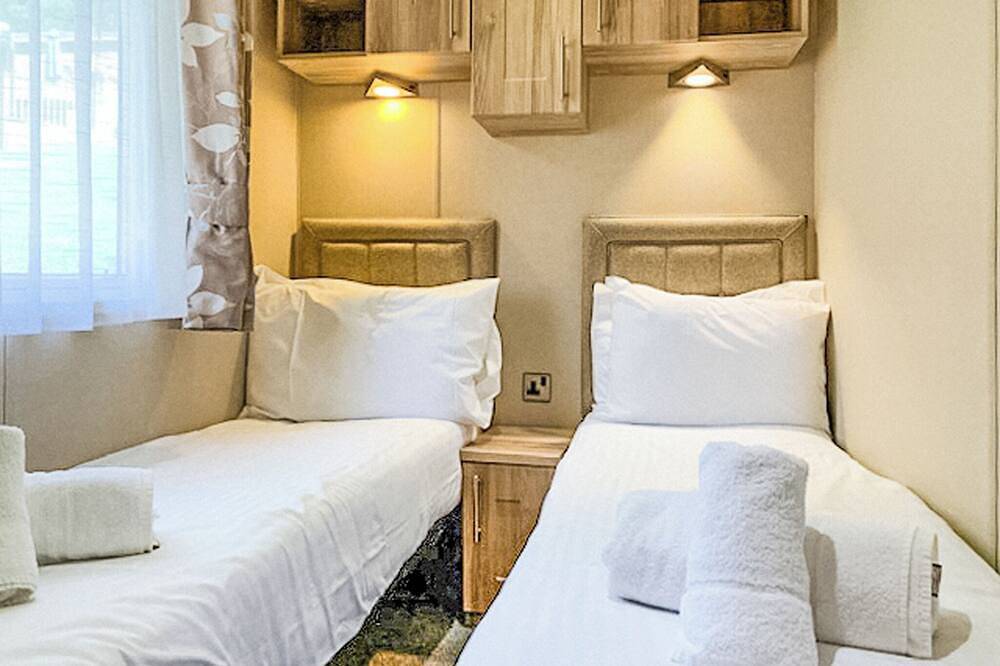 Superior Holiday Home 4 in Albury, Guildford