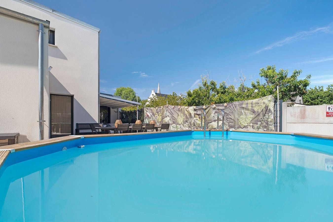 Villa Évasion Spa Piscine 4 Chambres avec Piscine Privée, Terrasse et Wi-Fi à Carquefou in Carquefou, Région de Nantes