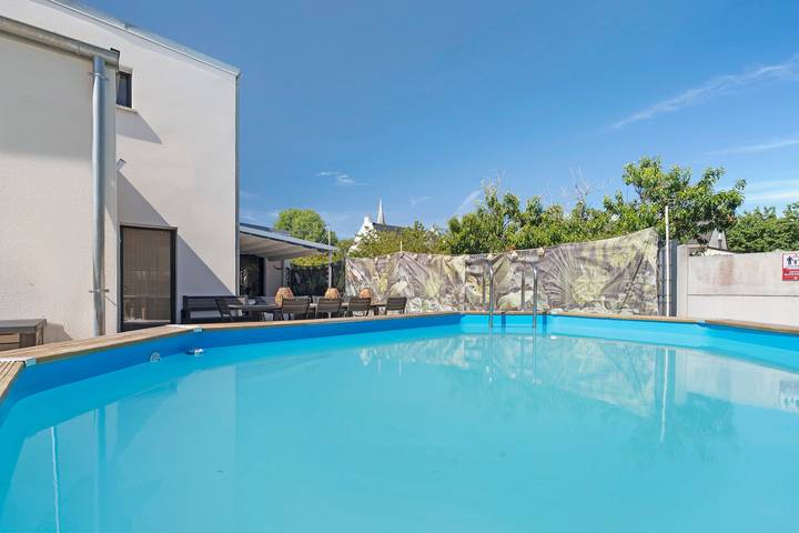 Villa Évasion Spa Pool – 4 Bedrooms, Private Pool, Terrace & Wi-Fi in Carquefou