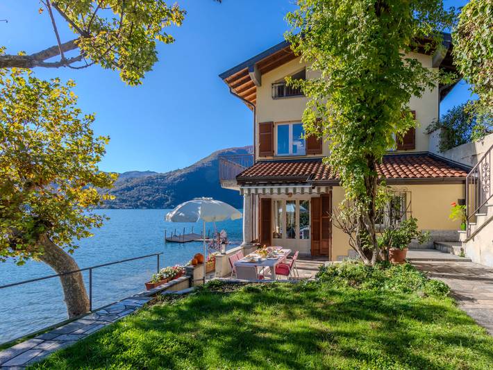 Casa vacanza per 8 persone, con Balcone e Terrazza nonché Giardino e Vista lago in Provincia di Como