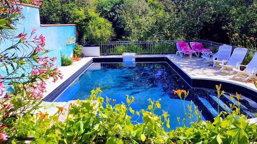 Ferienwohnung für 7 Personen, mit Terrasse und Garten sowie Pool und Ausblick