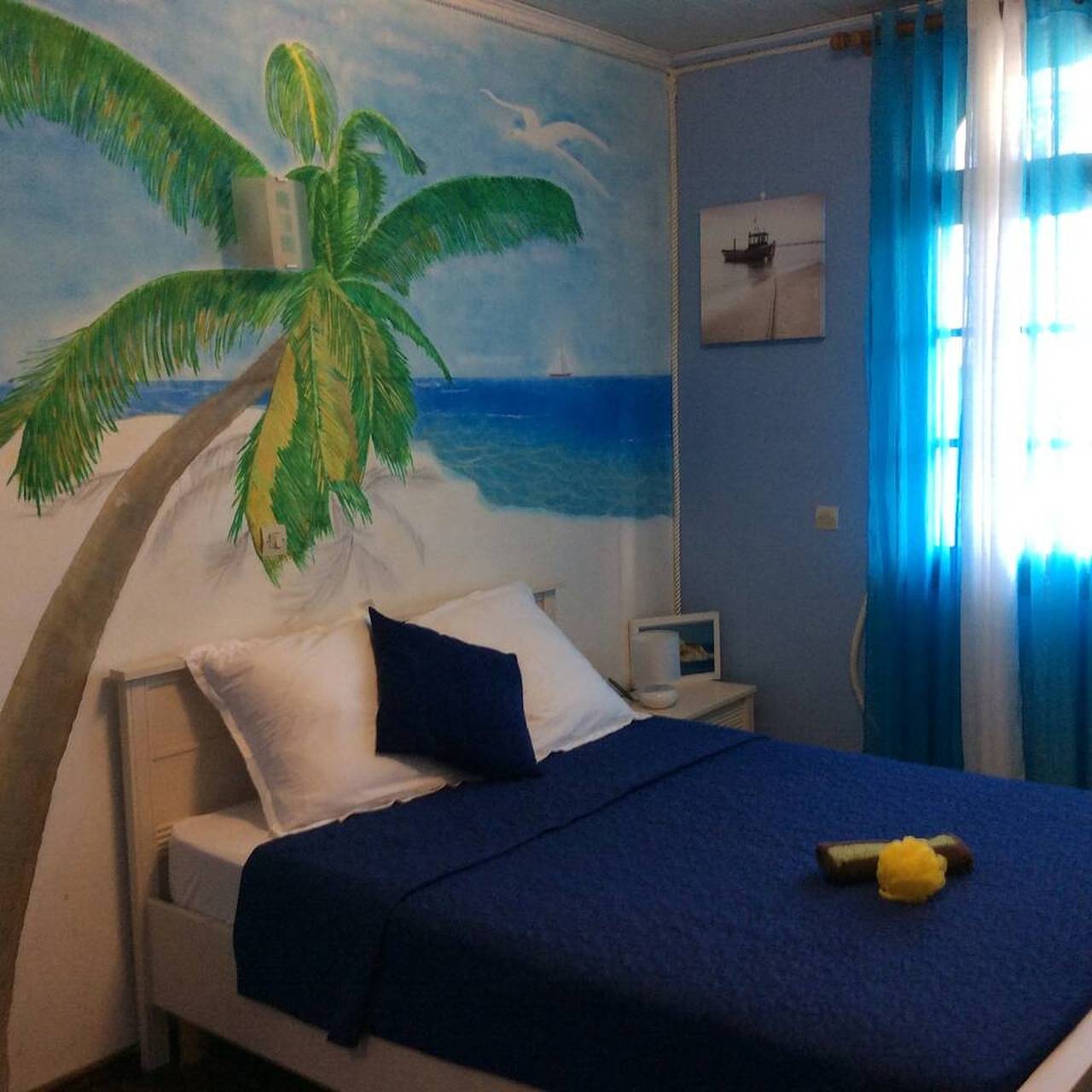 Entire studio, Comfortable studio Le Port 24 m² with shared pool in La Réunion