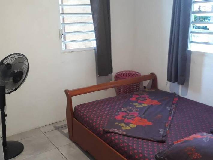 Gîte pour 4 personnes, avec terrasse ainsi que jardin et piscine, animaux acceptés à Remire-Montjoly - 3