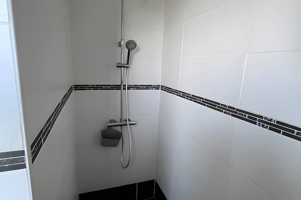 Holiday Home 'Gîte Ty Breizh' with Private Terrace and Wi-Fi in Plougrescant, Pink Granite Coast