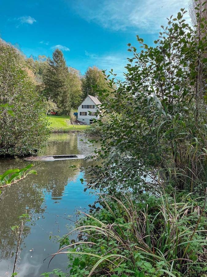 Location de vacances pour 6 personnes, avec vue sur le lac ainsi que vue et jardin à Manneville-la-Pipard