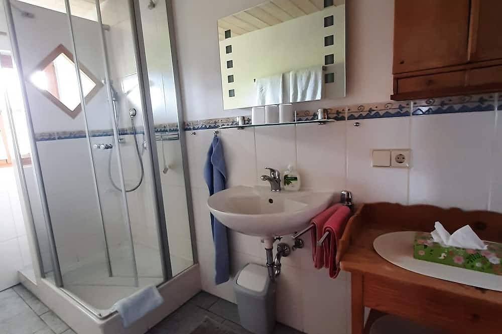 Ganze Wohnung, Zwei-Raum-Wohnung Bergblick 35qm, Dusche/Wc, Extra-Schlafzimmer, Küche in Reit im Winkl, Bayerische Alpen