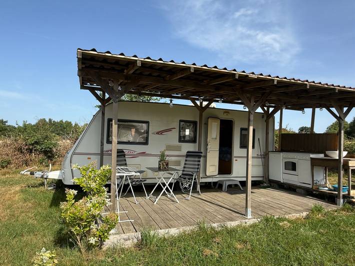 Caravane pour 4 personnes, avec jardin et vue sur le lac dans Haute-Vienne