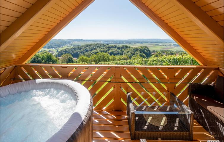 Ferienhaus für 4 Personen mit Terrasse in Friedau, Untersteiermark
