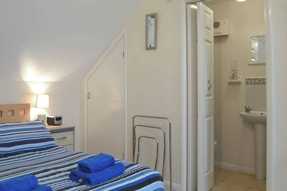 Choose Ty Celyn for its great location just a short walk from the beach. in Broad Haven, Pembrokeshire