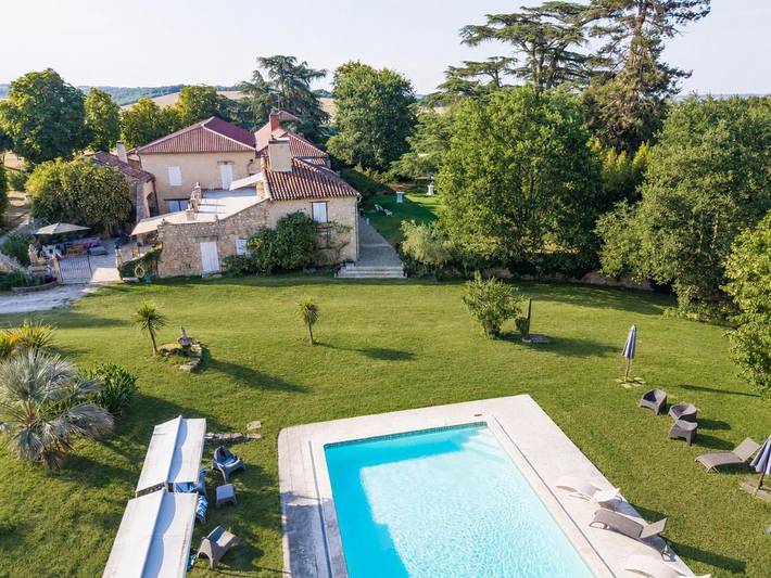 Chambre d’hôte pour 2 personnes, avec Terrasse et Jardin ainsi que Piscine et Vue