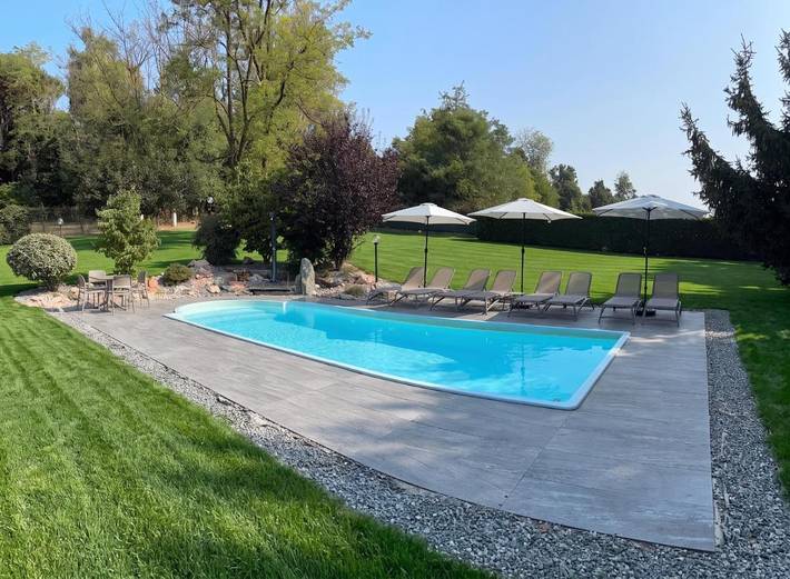 Casa vacanza per 15 persone, con Balcone e Idromassaggio nonché Terrazza e Giardino a Olgiate Comasco
