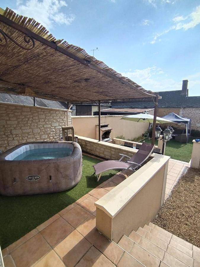 Location de vacances pour 10 personnes, avec jacuzzi et jardin à Villaines-sous-Lucé