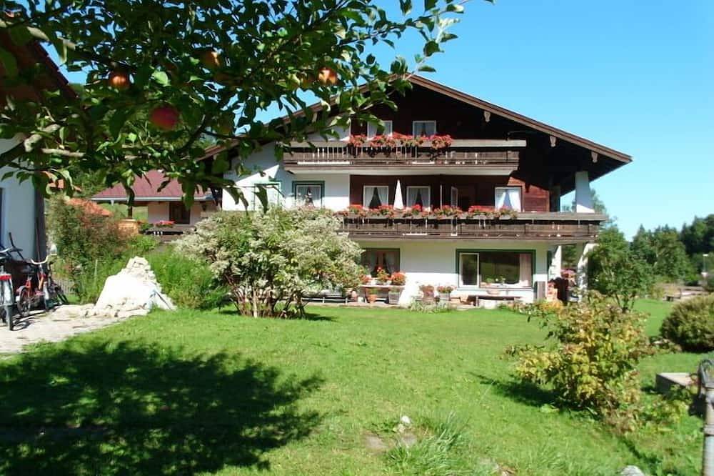Apartamento entero, Apartamento \"Am Hang\" para 3 personas, 1 dormitorio y 1 salón / dormitorio, balcón, 45 m² in Inzell, Alpes Bávaros