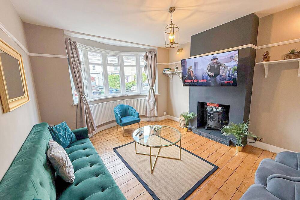 Holiday Rental for 8 People in Kingston upon Thames, Chessington World of Adventures