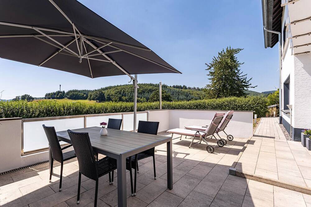 Ganze Wohnung, Ferienwohnung 'Panoramanest' mit privater Terrasse, privatem Garten und Wi-Fi in Balve, Märkischer Kreis