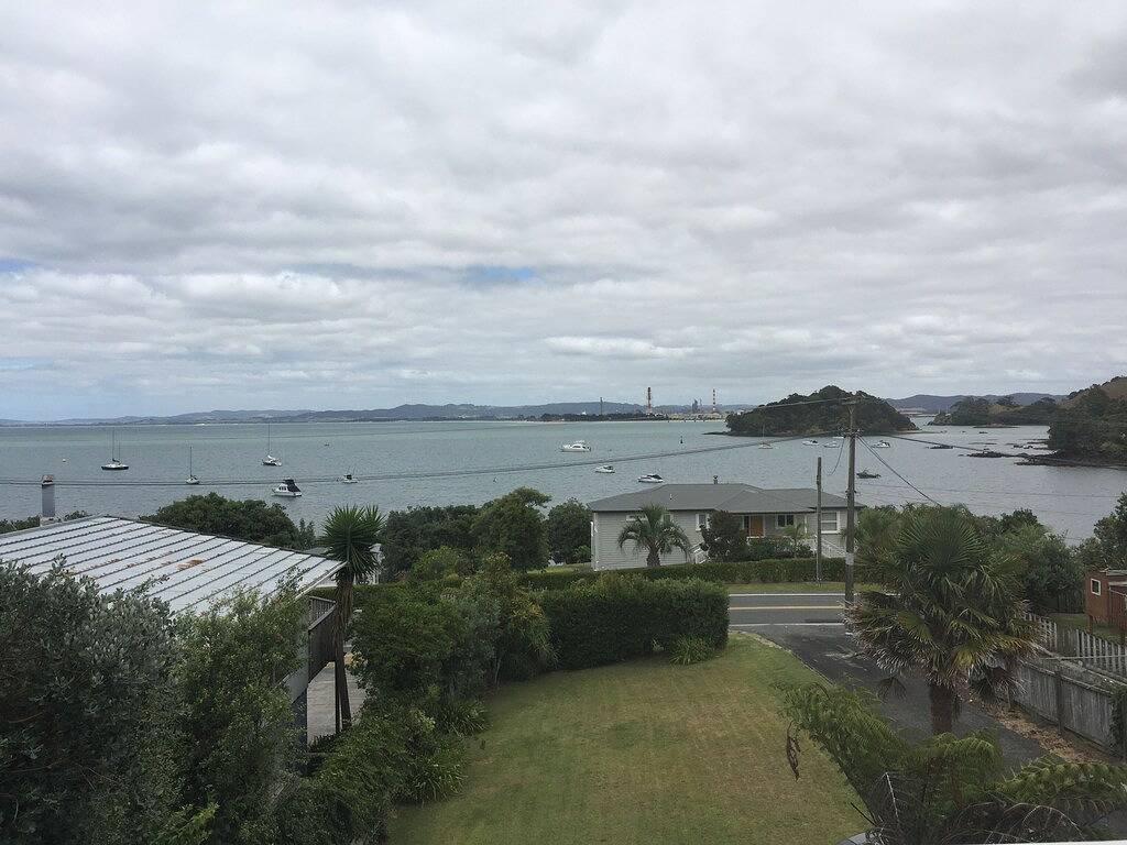 * Neuer Eintrag * Eine leere Leinwand mit einer Vollansicht. in Whangarei District