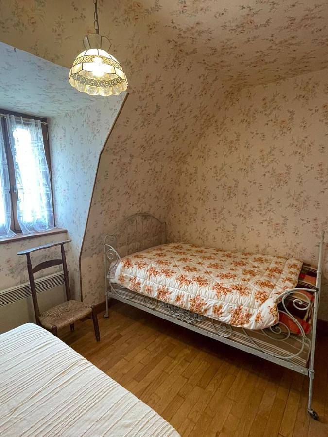 Location de vacances pour 7 personnes, avec vue et jardin, animaux acceptés à Vitrac (Cantal) - 2