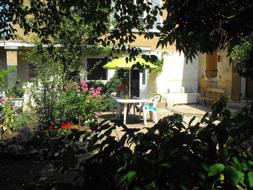 "Le Gîte" Chambres d'hôtes - La Chambre Bleue in L'Isle-sur-Serein, Arrondissement d'Avallon