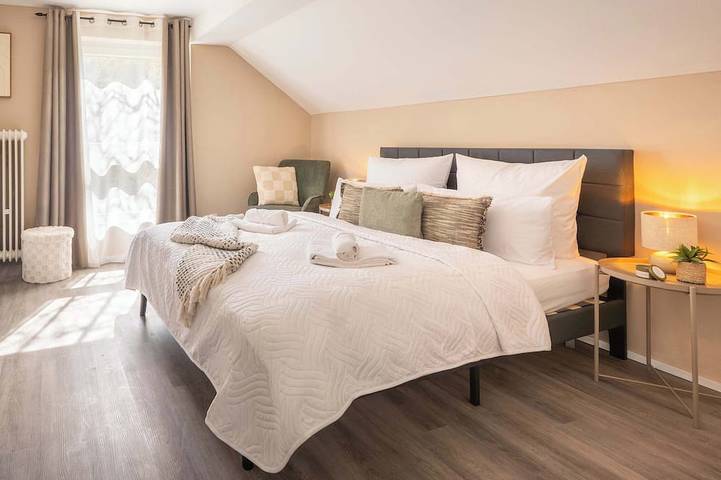 Villa für 26 Personen, mit Whirlpool und Garten sowie Sauna in Bendorf - 2