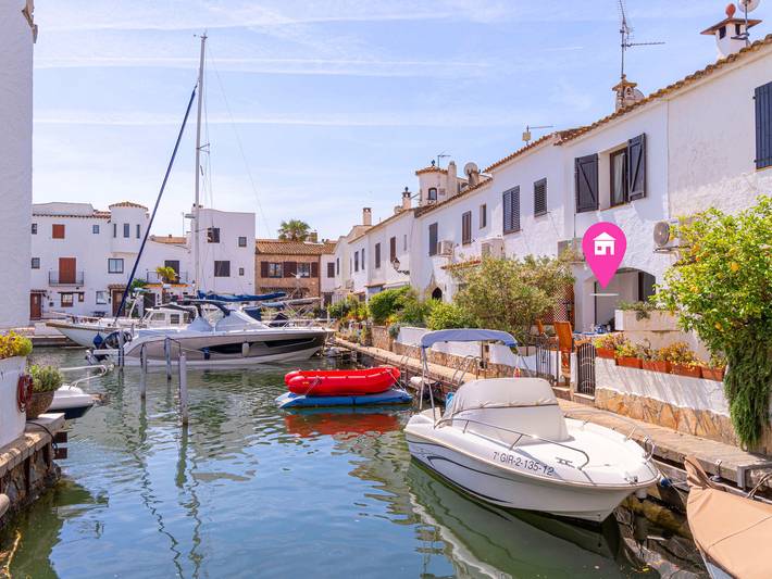 Villa pour 5 personnes, avec terrasse, animaux acceptés à Empuriabrava - 2