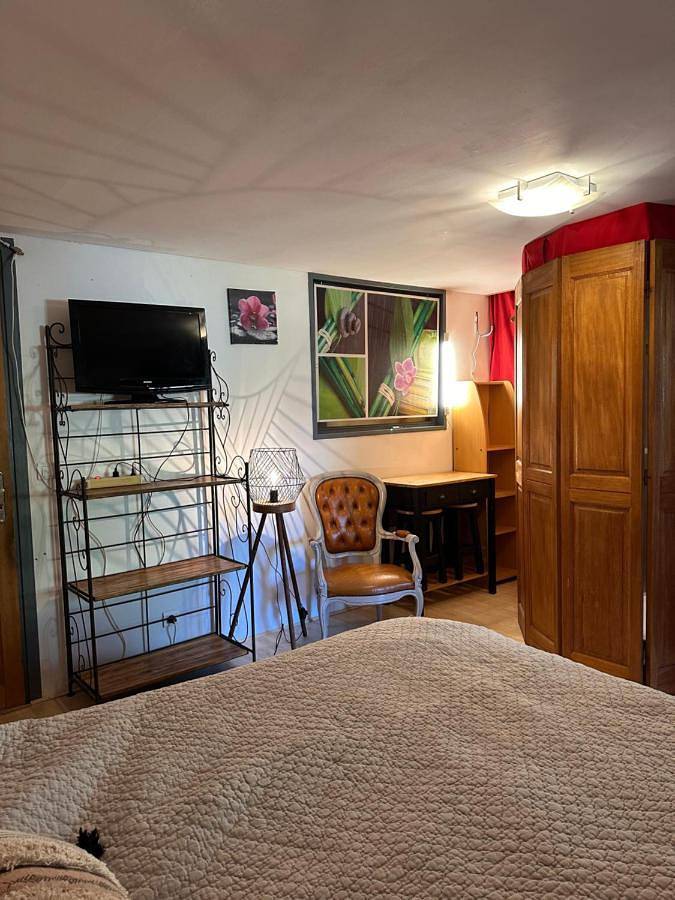 Location de vacances pour 2 personnes, avec vue ainsi que piscine et jardin à Taulignan - 2