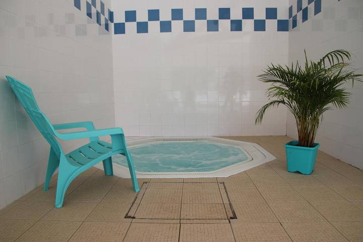 Gîte pour 8 personnes, avec jardin ainsi que jacuzzi et piscine, animaux acceptés à Cassen - 2