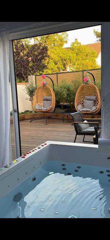 Gîte pour 2 personnes, avec terrasse ainsi que jacuzzi et sauna à La Verrière