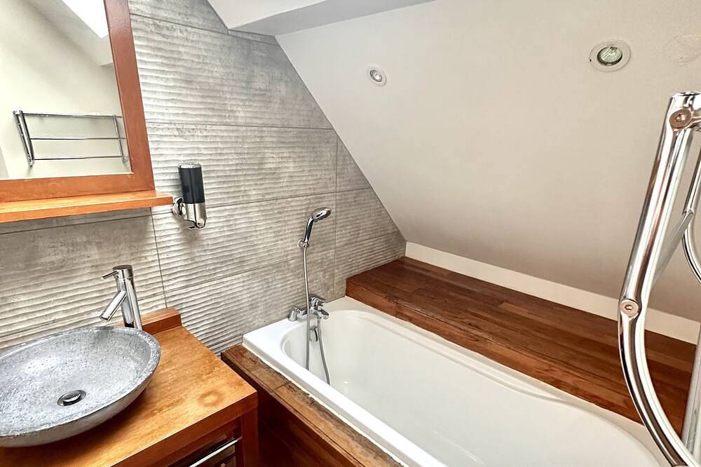 Gite Les Bambous - 8 personnes - 3 chambres - 2 Sdb - Piscine intérieure in Arques, Région de Saint-Omer