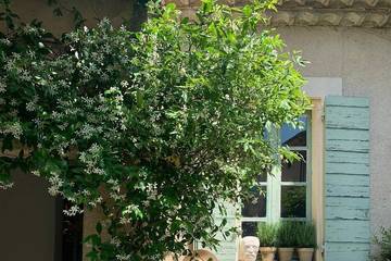 Gîte pour 2 personnes, avec jardin à Lourmarin