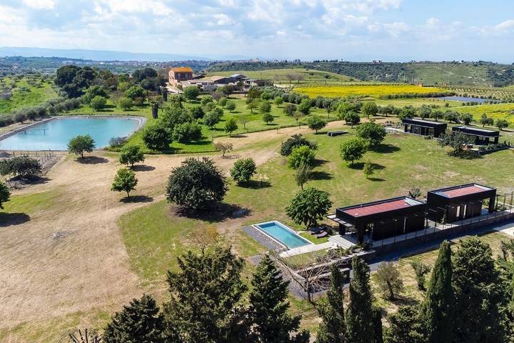 Casa vacanza per 6 persone, con idromassaggio e terrazza nonché giardino a Carlentini
