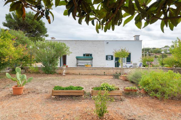 Villa Annarè with Wi-Fi and Air Conditioning in Martina Franca, Taranto Province