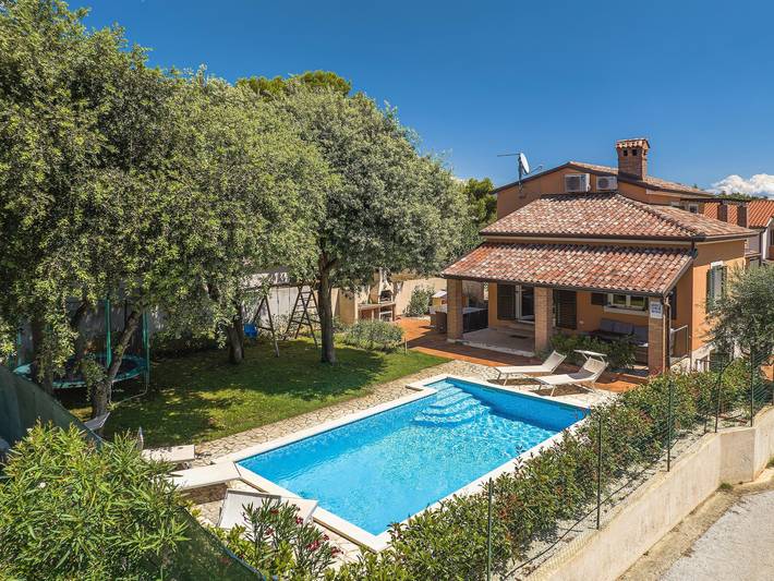 Ferienhaus für 8 Personen, mit Terrasse und Pool sowie Garten, mit Haustier in Medulin