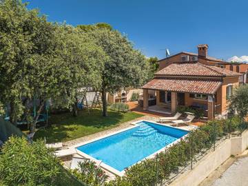 Villa für 8 Personen, mit Terrasse und Pool sowie Garten, mit Haustier in Medulin