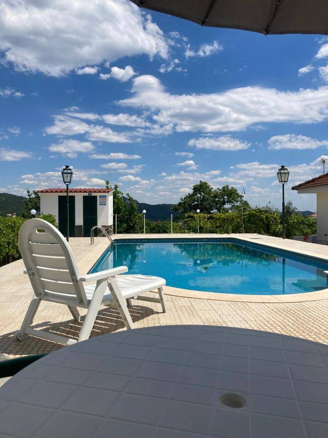 Location de vacances pour 2 personnes, avec jardin ainsi que vue et piscine à Proença-a-Nova - 3