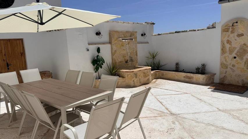 Location de vacances pour 11 personnes, avec Balcon et Terrasse ainsi que Jardin et Vue à Arjona (homonymie)