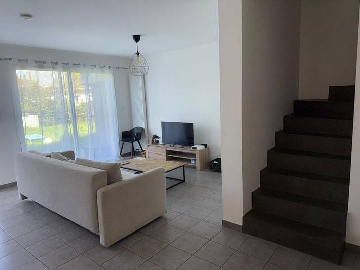 Location de vacances pour 7 personnes, avec terrasse et jardin à Saint-André-de-Cubzac