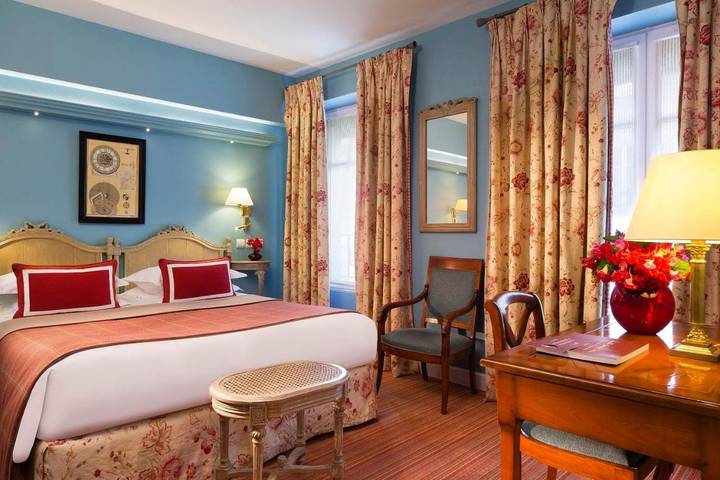 Hôtel pour 5 personnes, avec sauna et terrasse dans L'Olympia (Paris)