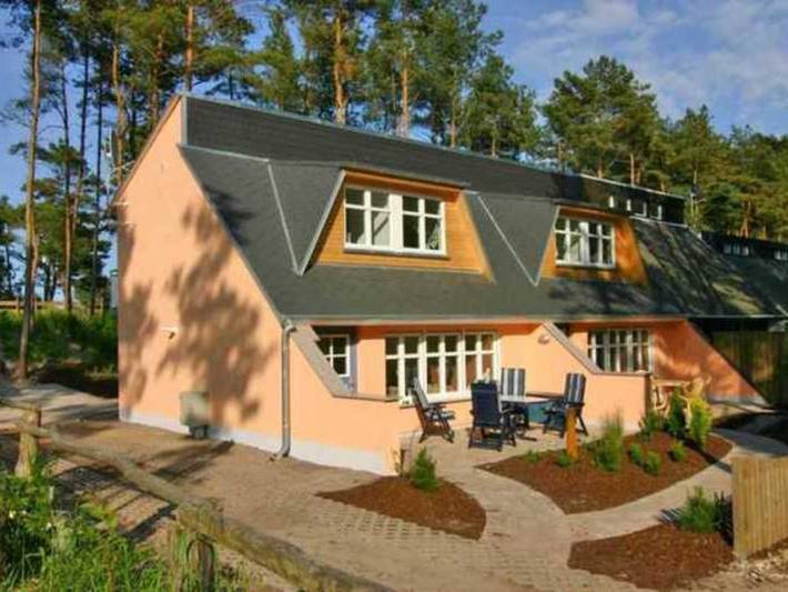 Ferienwohnung für 4 Personen, mit Balkon und Terrasse sowie Garten in Karlshagen
