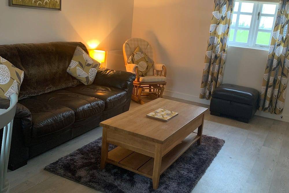 A pretty 4* detached rural holiday cottage in the heart of the Kent countryside in Headcorn, Kent