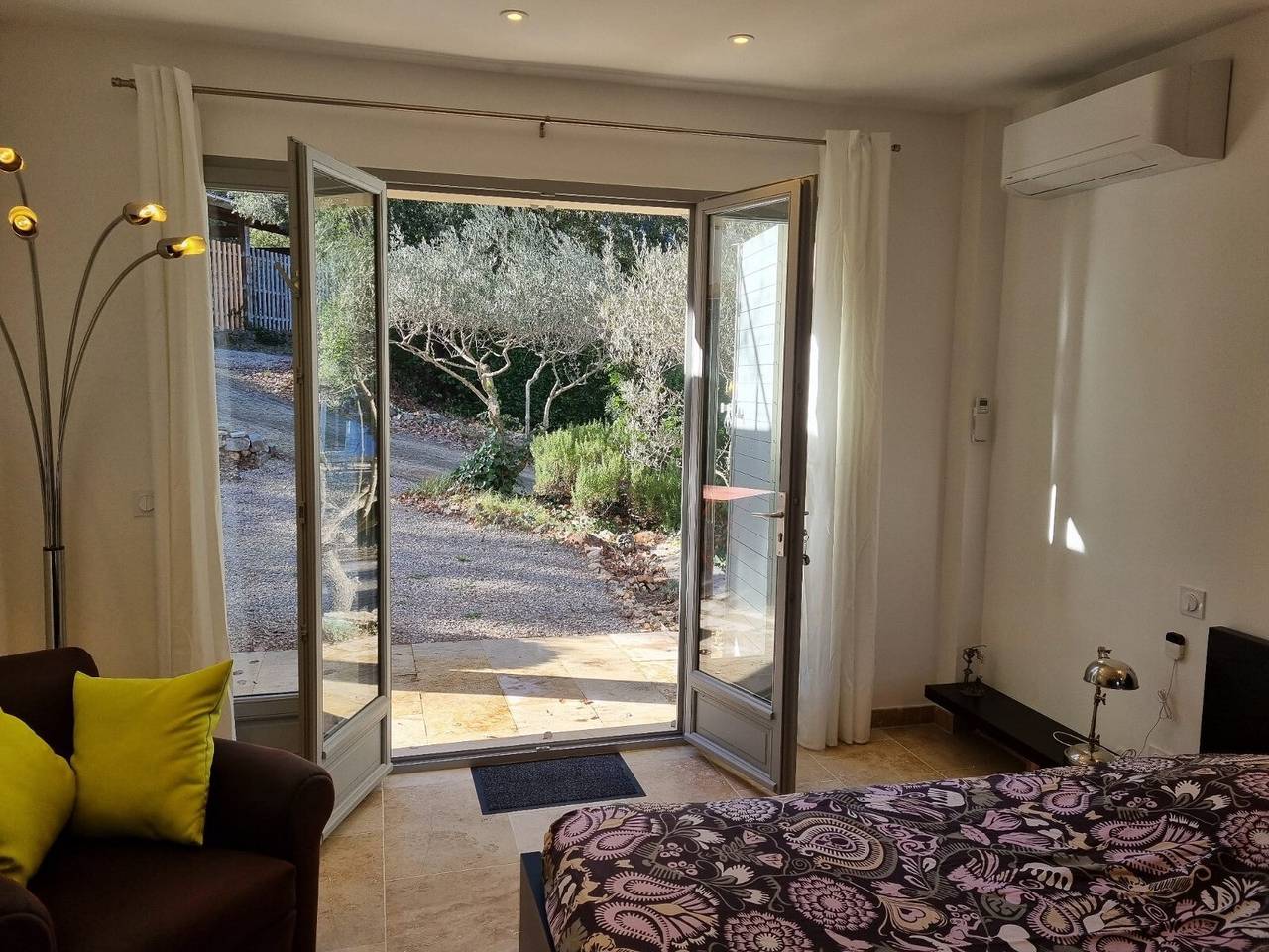 Chambre d’hôtes « Chambre 2 Chine » avec piscine partagée, Wi-Fi et climatisation in Cotignac, Région de Brignoles